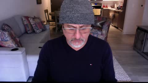 QS - INDEPENDENT MODEL online show from 23, 2, 2025