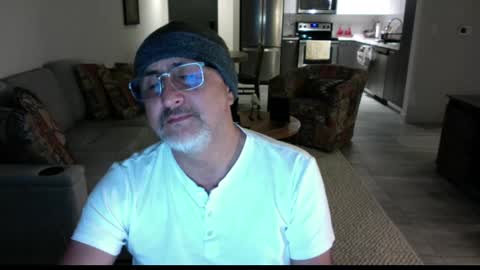 QS - INDEPENDENT MODEL online show from 28, 2, 2025