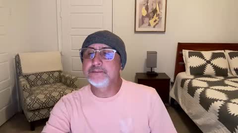 QS - INDEPENDENT MODEL online show from 17, 10, 2025