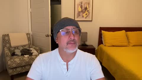 QS - INDEPENDENT MODEL online show from 16, 11, 2025