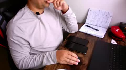 Snapshot of latino8484 chatting on 12, 11, 2025 latino8484 online show from 12, 11, 2025