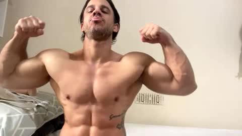 latino_rodri online show from 11, 4, 2026