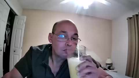 Snapshot of latinoinfla chatting on 15, 10, 2025 latinoinfla online show from 15, 10, 2025