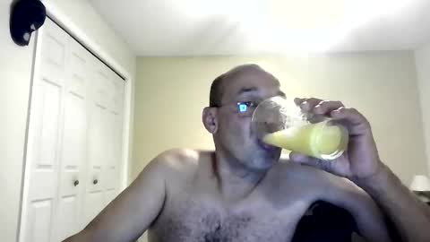 Snapshot of latinoinfla chatting on 21, 10, 2025 latinoinfla online show from 21, 10, 2025