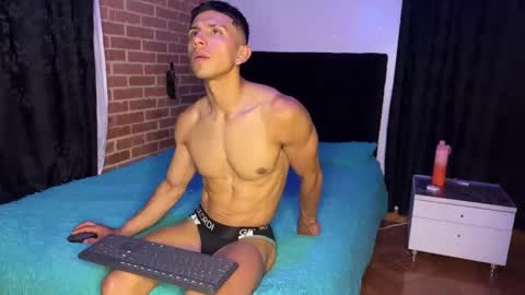 latinosadictosalsexo online show from 2, 4, 2026