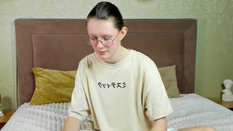 latoriacosner online show from 4, 2, 2026