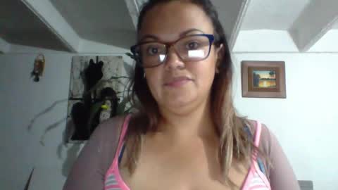 Snapshot of lau16310 chatting on 21, 12, 2025 Laura online show from 21, 12, 2025