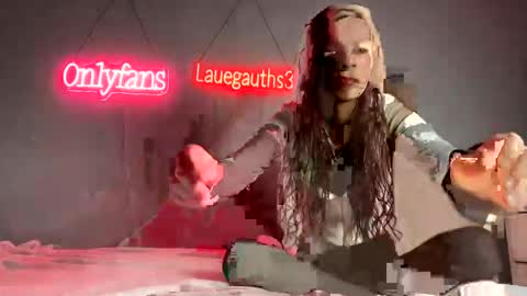 Snapshot of lauegauths3 chatting on 6, 1, 2025 lauegauths3 online show from 6, 1, 2025