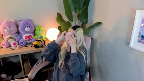 Snapshot of laukyubey1 chatting on 27, 10, 2025 laukyubey1 online show from 27, 10, 2025