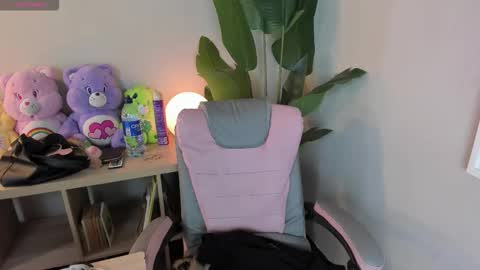 Snapshot of laukyubey1 chatting on 28, 10, 2025 laukyubey1 online show from 28, 10, 2025