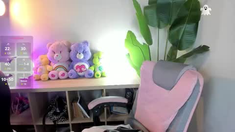 Snapshot of laukyubey1 chatting on 8, 11, 2025 laukyubey1 online show from 8, 11, 2025