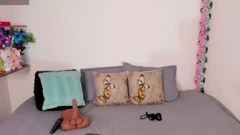 laura1__ online show from 4, 5, 2026
