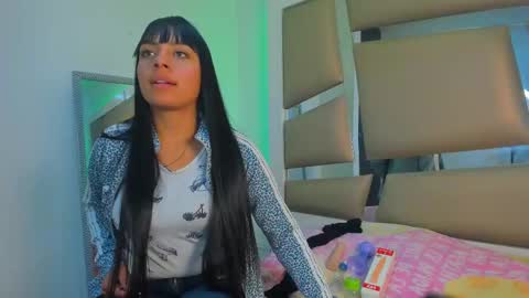 Snapshot of laura__js_ chatting on 3, 3, 2025 laura__js_ online show from 3, 3, 2025