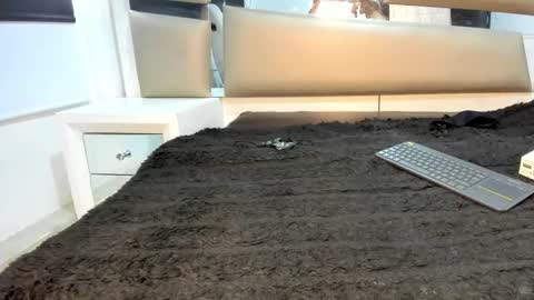 laura__js_ online show from 1, 12, 2025