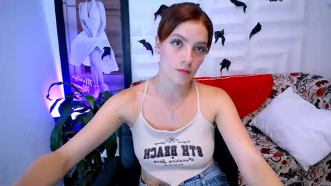 Snapshot of laura_candy02 chatting on 21, 10, 2025 LAURA online show from 21, 10, 2025