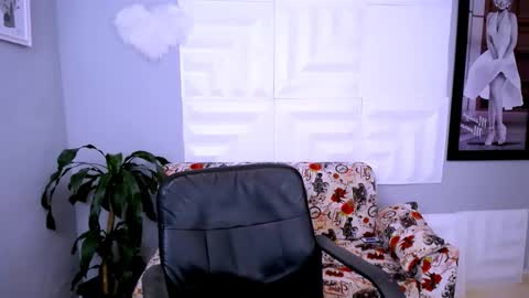 Snapshot of laura_candy02 chatting on 5, 3, 2026 LAURA online show from 5, 3, 2026