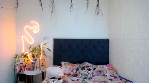 Snapshot of laura_candy02 chatting on 21, 3, 2026 LAURA online show from 21, 3, 2026