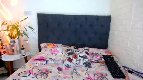 Snapshot of laura_candy02 chatting on 24, 3, 2026 LAURA online show from 24, 3, 2026