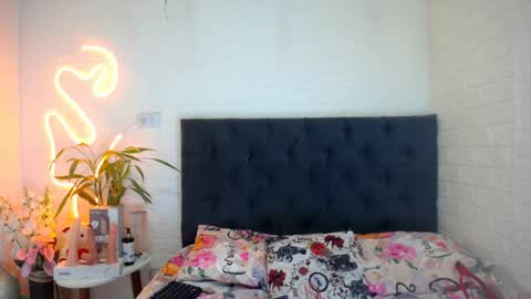 Snapshot of laura_candy02 chatting on 2, 4, 2026 LAURA online show from 2, 4, 2026