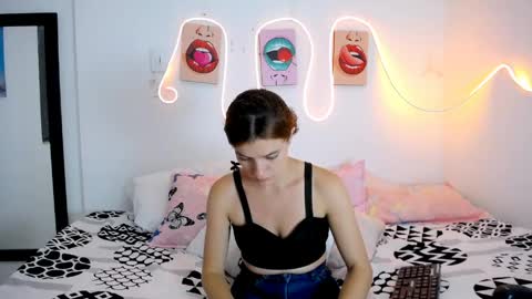Snapshot of laura_candy02 chatting on 27, 4, 2026 LAURA online show from 27, 4, 2026