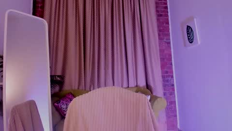 Snapshot of laura_coy chatting on 23, 12, 2024 Laura online show from 23, 12, 2024