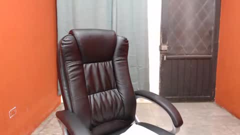 Snapshot of laura_craizy chatting on 9, 3, 2025 CALL ME LOVE LAURA online show from 9, 3, 2025