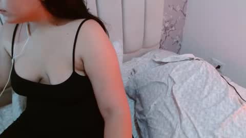 Snapshot of laura_d23 chatting on 12, 12, 2024 laura online show from 12, 12, 2024