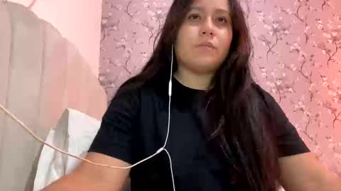 Snapshot of laura_d23 chatting on 28, 12, 2024 laura online show from 28, 12, 2024