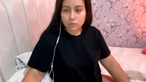 Snapshot of laura_d23 chatting on 8, 1, 2025 laura online show from 8, 1, 2025