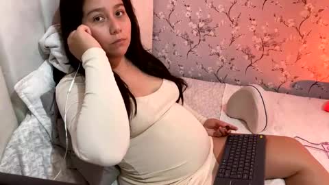 Snapshot of laura_d23 chatting on 10, 1, 2025 laura online show from 10, 1, 2025