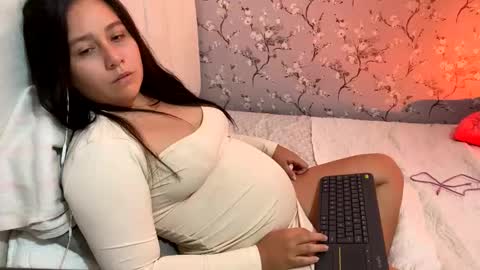 Snapshot of laura_d23 chatting on 10, 1, 2025 laura online show from 10, 1, 2025