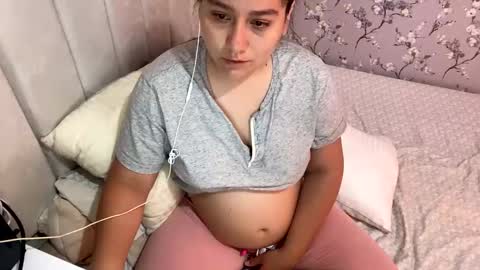 Snapshot of laura_d23 chatting on 22, 2, 2025 laura online show from 22, 2, 2025