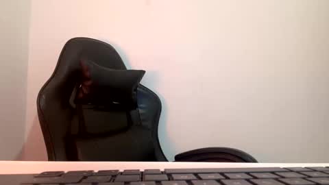 Snapshot of laura_d23 chatting on 9, 9, 2025 laura online show from 9, 9, 2025