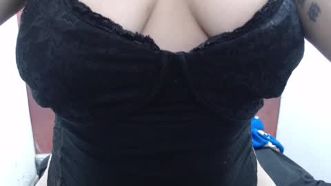  Laura  online show from 30, 11, 2025