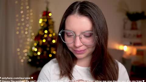 Laura Lee. online show from 22, 12, 2025