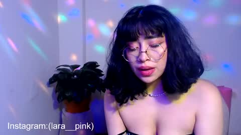laura_pink01 online show from 18, 1, 2025