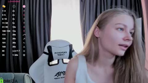 Snapshot of laura_pudd chatting on 26, 9, 2025 Laura online show from 26, 9, 2025