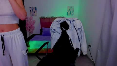 Laura Rose online show from 3, 10, 2025