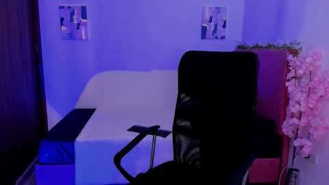 Laura Rose online show from 3, 11, 2025