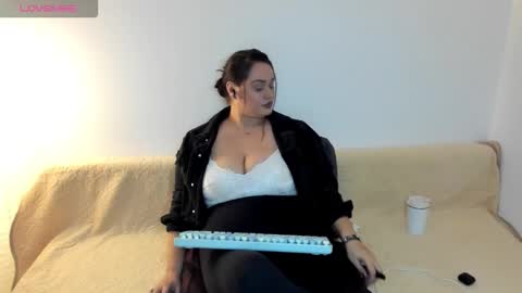 Snapshot of laura_sinner chatting on 6, 1, 2026 Laura online show from 6, 1, 2026