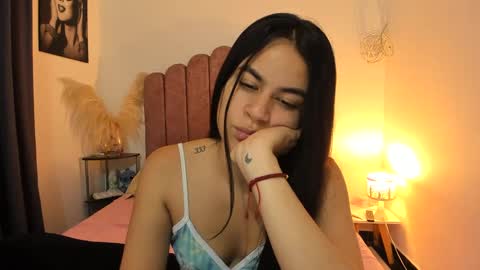 Snapshot of laura_soe chatting on 21, 12, 2024 LAURA SOE online show from 21, 12, 2024