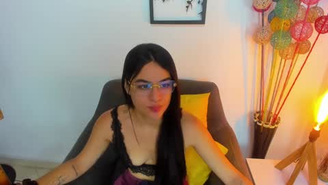 Snapshot of laura_soe chatting on 13, 1, 2025 LAURA SOE online show from 13, 1, 2025