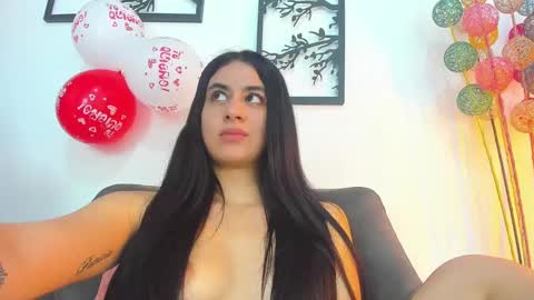 Snapshot of laura_soe chatting on 15, 2, 2025 LAURA SOE online show from 15, 2, 2025