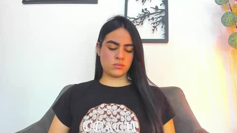 Snapshot of laura_soe chatting on 17, 2, 2025 LAURA SOE online show from 17, 2, 2025