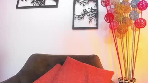 Snapshot of laura_soe chatting on 25, 2, 2025 LAURA SOE online show from 25, 2, 2025