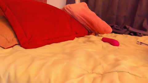 Snapshot of laura_soe chatting on 25, 9, 2025 LAURA SOE online show from 25, 9, 2025