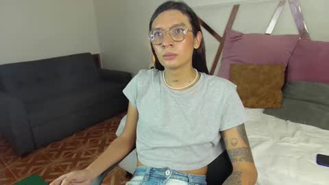 Snapshot of lauraagomezz__ chatting on 11, 3, 2025 lauraagomezz__ online show from 11, 3, 2025