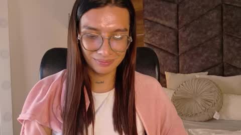 lauraagomezz__ online show from 16, 9, 2025