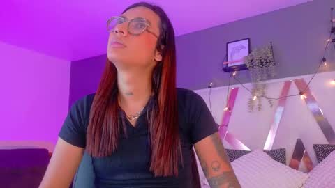 lauraagomezz__ online show from 2, 10, 2025