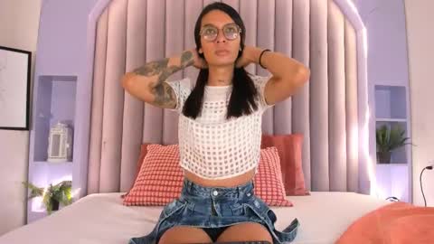 lauraagomezz__ online show from 6, 10, 2025